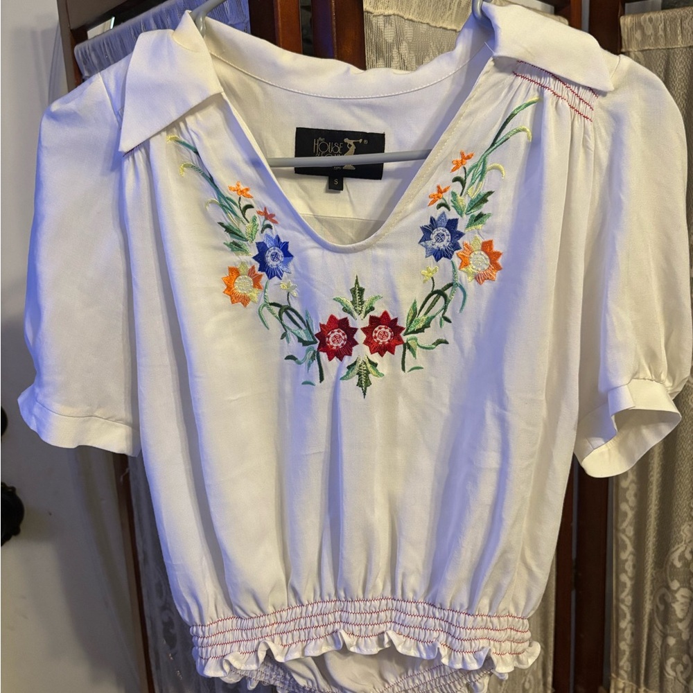 House of foxy peasant top size small NWT